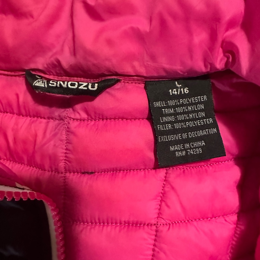 Girls winter coat, black out the outside and how pink on the inside size 14/16